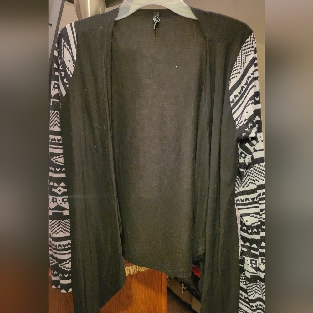 Black and White Patterned Long Sleeve Top